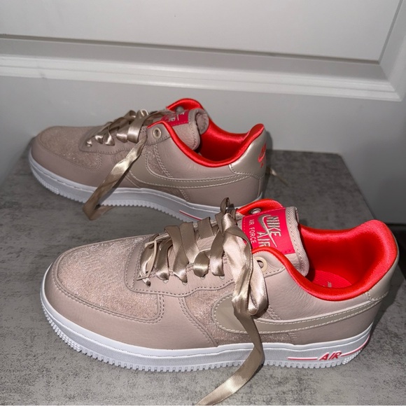 Nike Air Force 1 '07 'Fossil Stone Laser Crimson' - Size 6 in Women’s - Picture 6 of 8